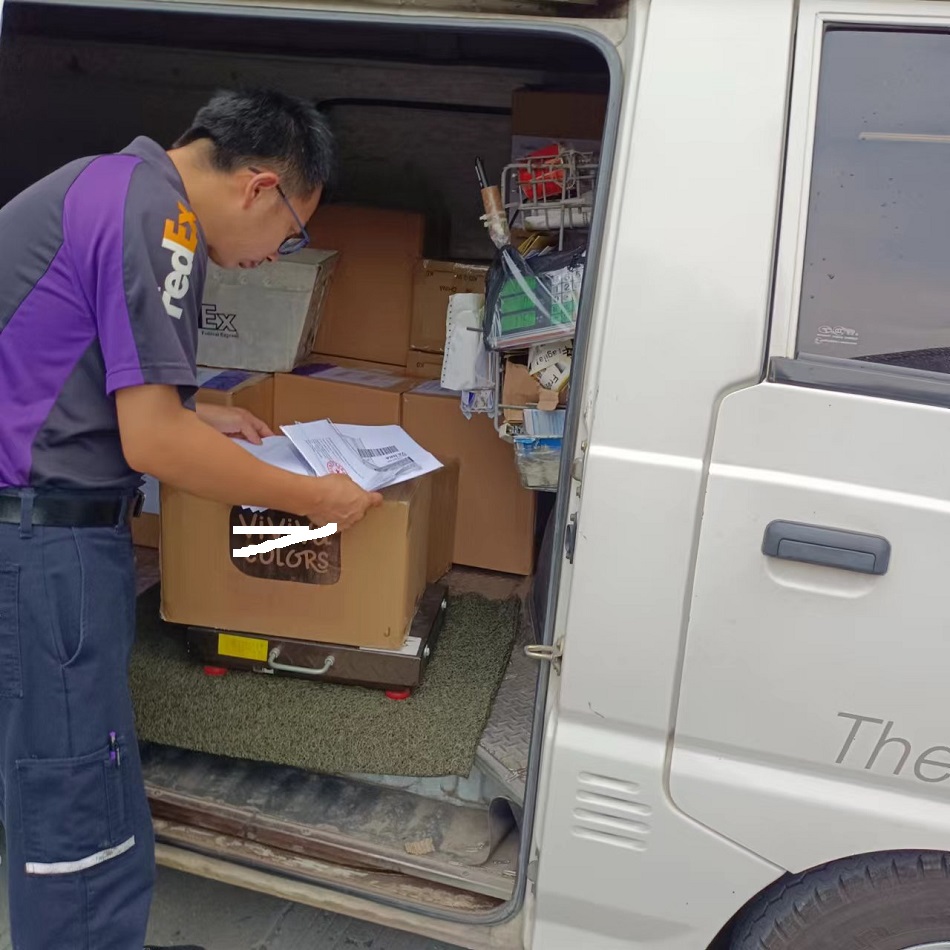 Péint uiscedhath don India Seachadadh custaiméara ag FEDEX oifigiúil go rathúil